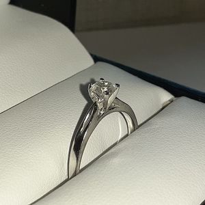 Meet your Posher, Lahurent